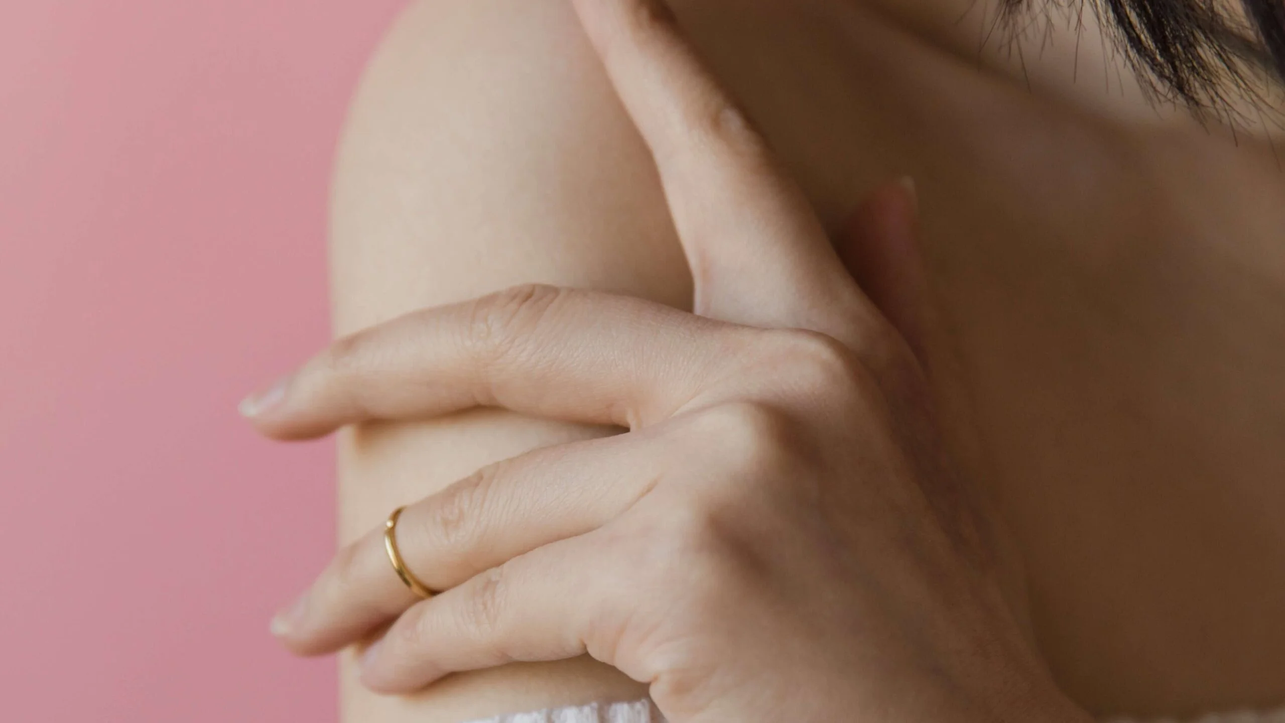 moisturizes the skin